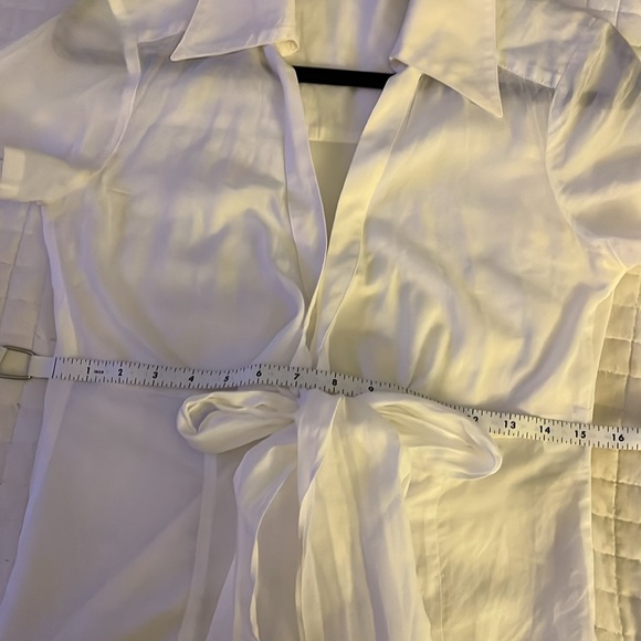 Diane vonFurstenberg Size 6 white cotton short, sleeved blouse - Picture 4 of 7